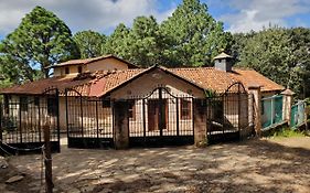 Cabaña DNellys Rosa con cancha de basquetbol